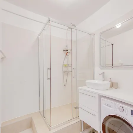 Eiffel Tower 10 Minutes 1br Renovated Paris